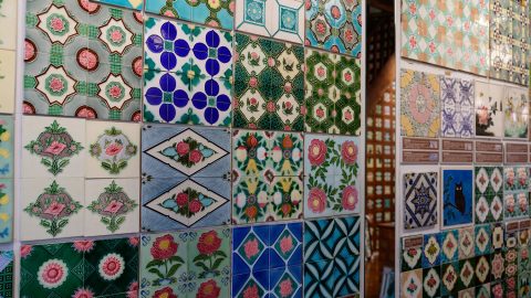 台湾中部の林業で栄えた街、嘉義で、和製マジョリカタイルの美を再発見