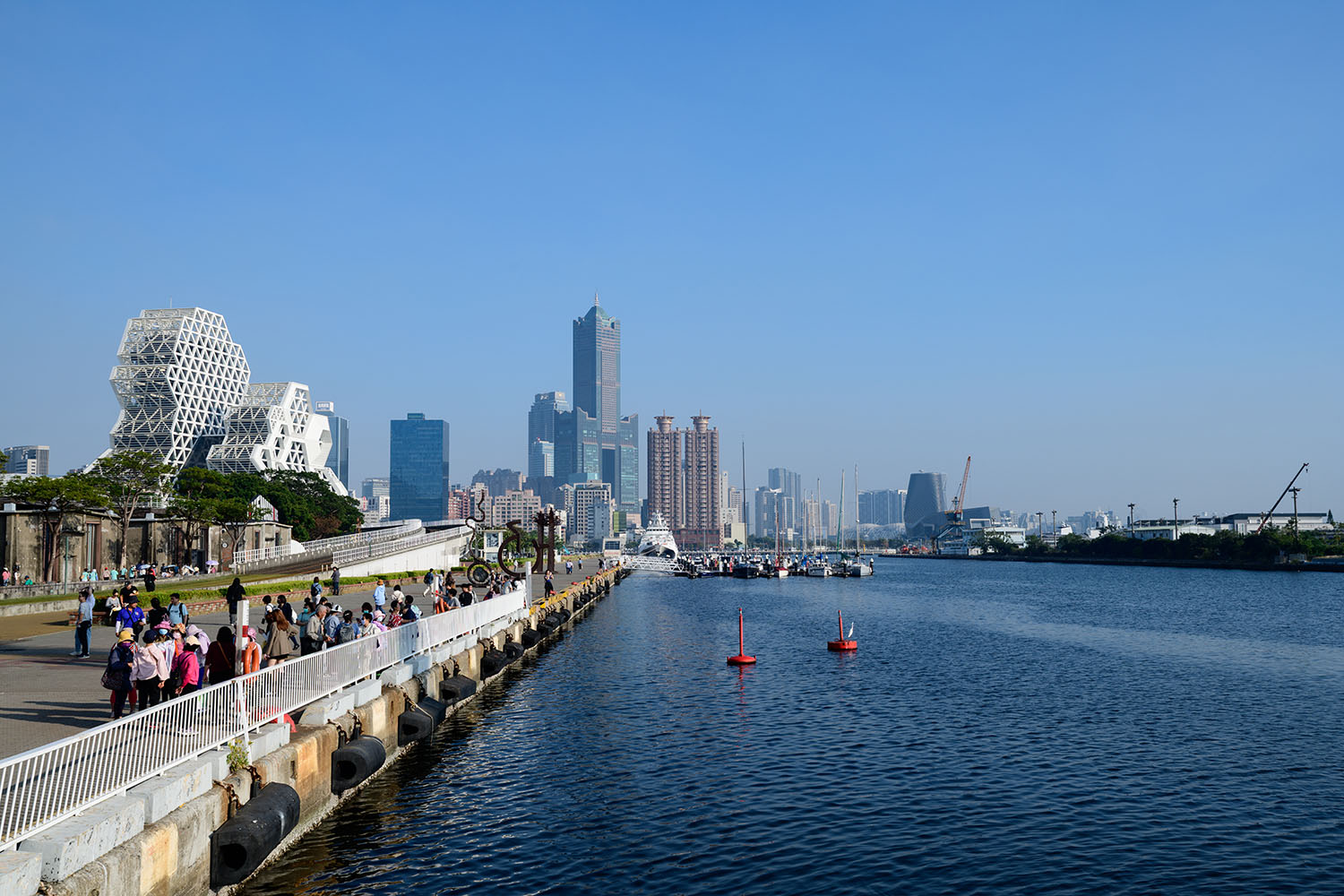 台湾南部の港町、高雄で再会した、懐かしくて変わらない味