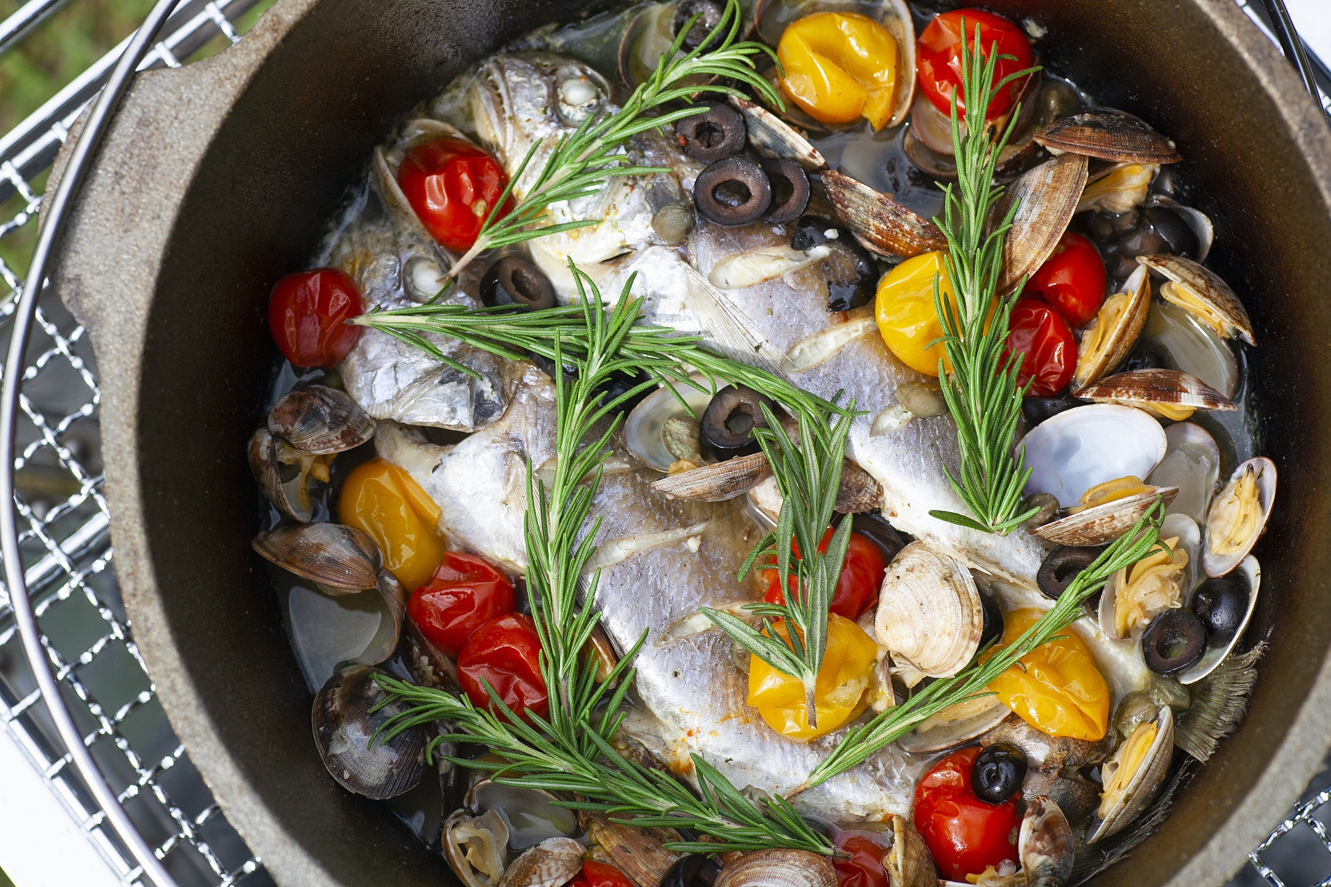 マルチグリドルのふたがキャンプで大活躍！メリットと代用品2選