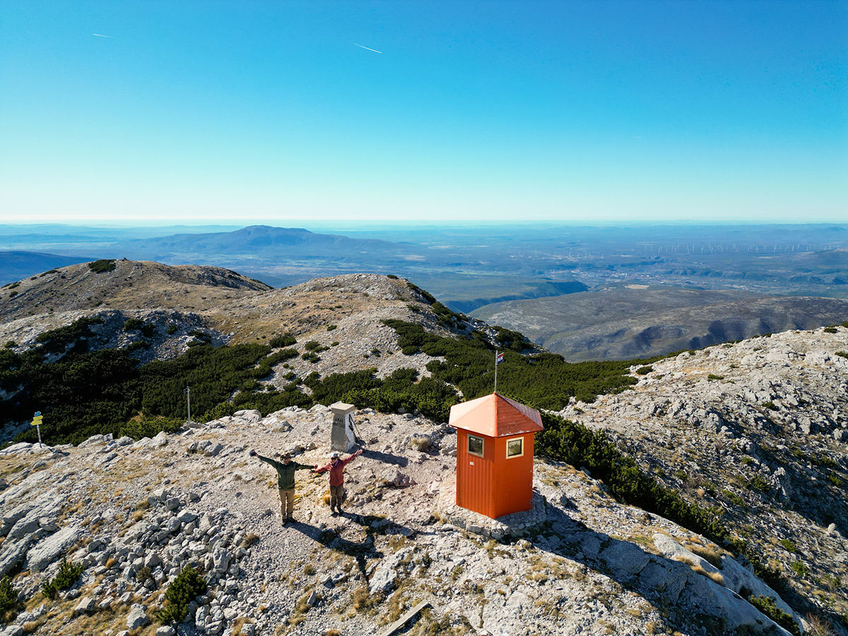 【ヨーロッパ名峰登山記】クロアチア最高峰・ディナラに夫婦で登頂！絶景の稜線の先で感じた思いとは