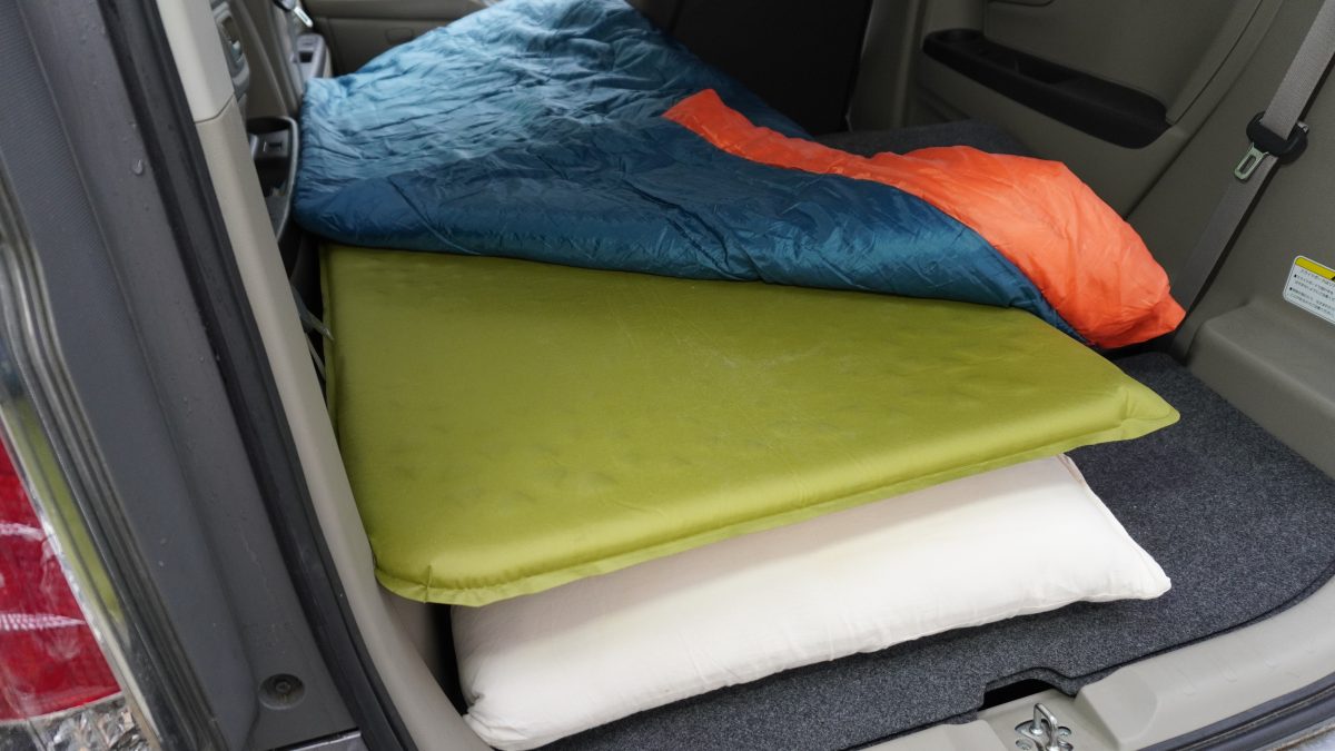軽自動車でも快適な車中泊ができる！ぴったりの「車中泊マット」を探そう！