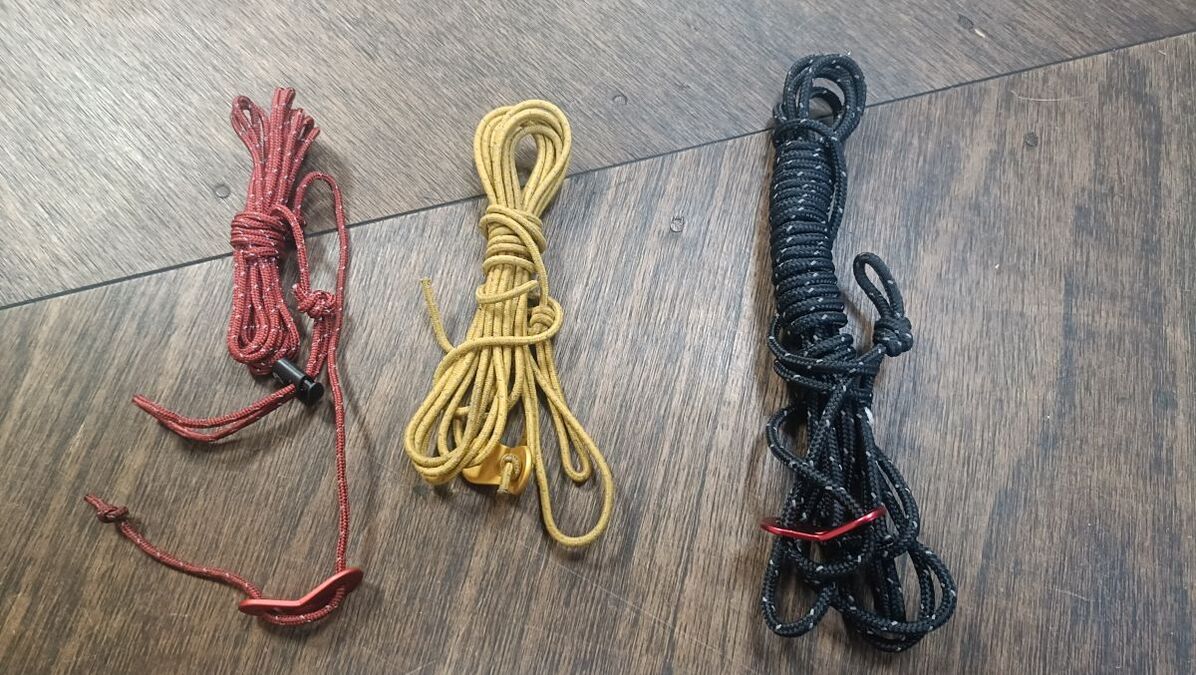 初心者も迷わない！ キャンプで不可欠な「ガイロープ」の結び方を徹底解説