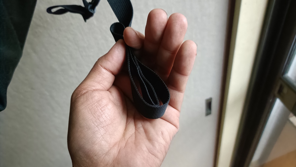 紐を束ねた様子。
