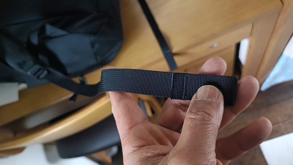 リュックの紐のアップ画像。