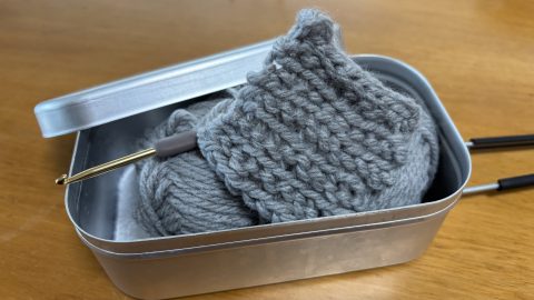 洗剤なしでも汚れを落としやすい「アクリルたわし」の超簡単な作り方をご紹介！