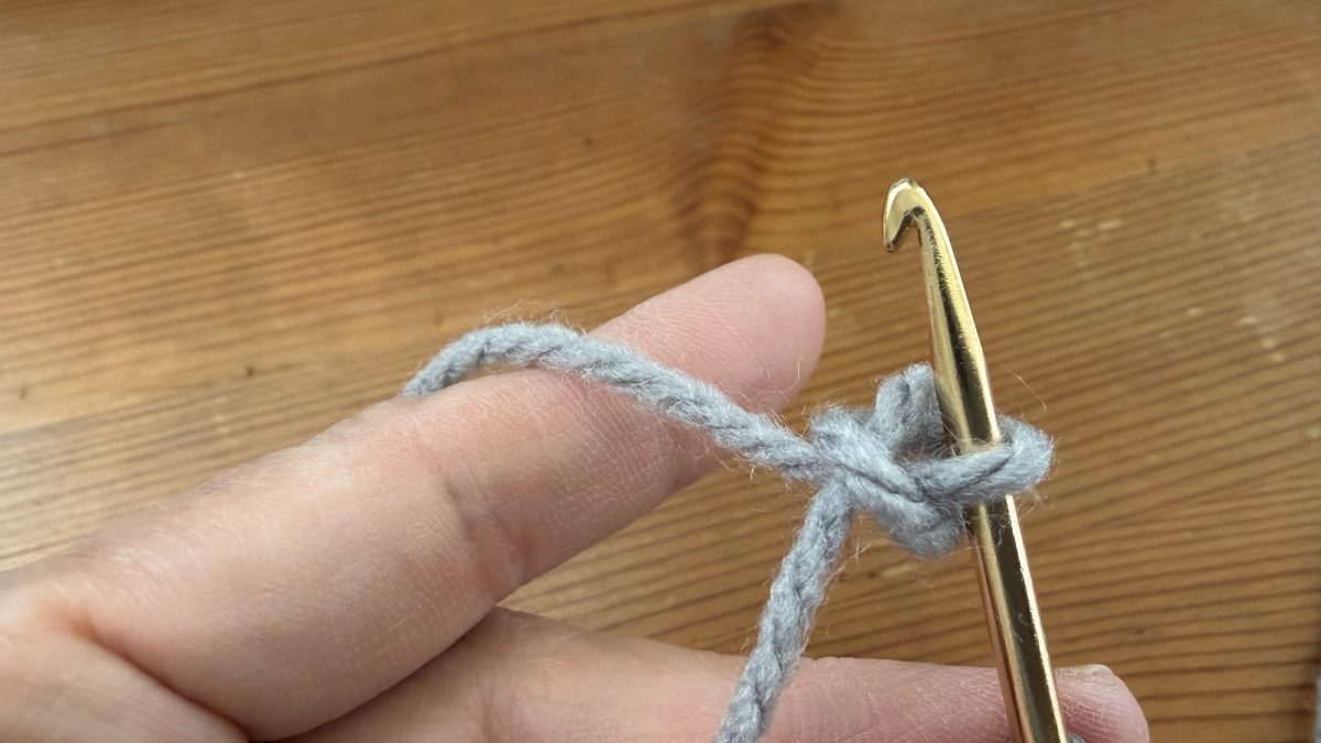 毛糸を引き出す