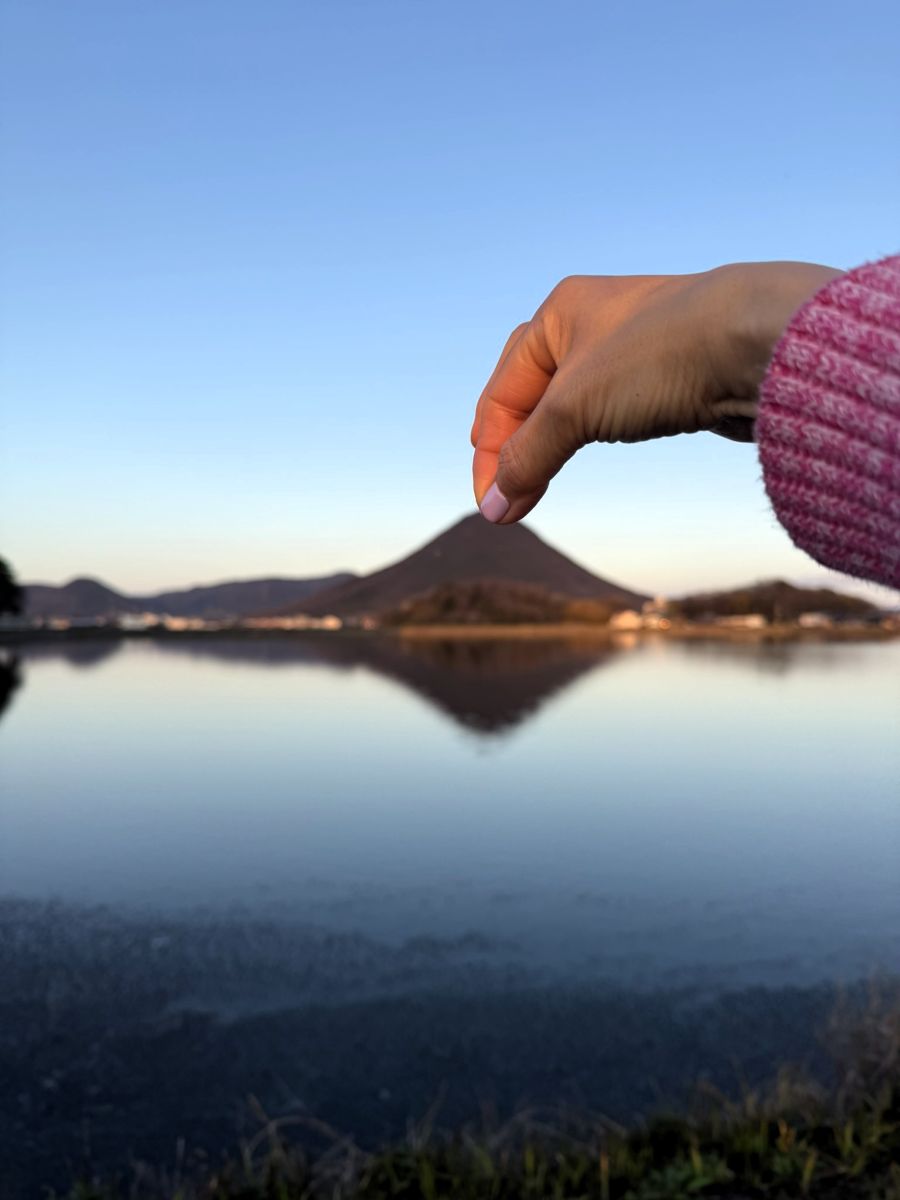 ため池に映ったおむすび山
