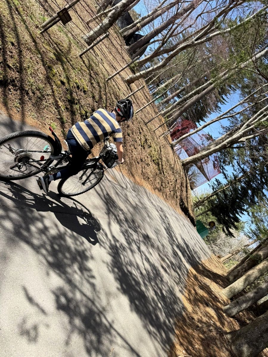 久しぶりに自転車に乗る長男