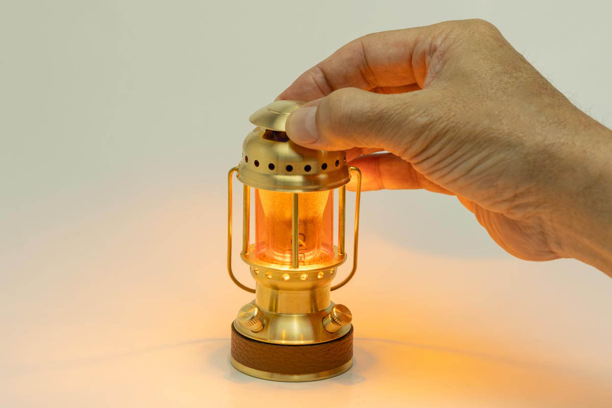 本体上部がスイッチに連動