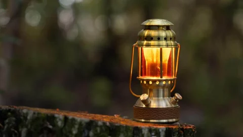 LEDと炎、ふたつの灯りを楽しめる小型ランタン。超精密加工のプロ企業が作った逸品とは？