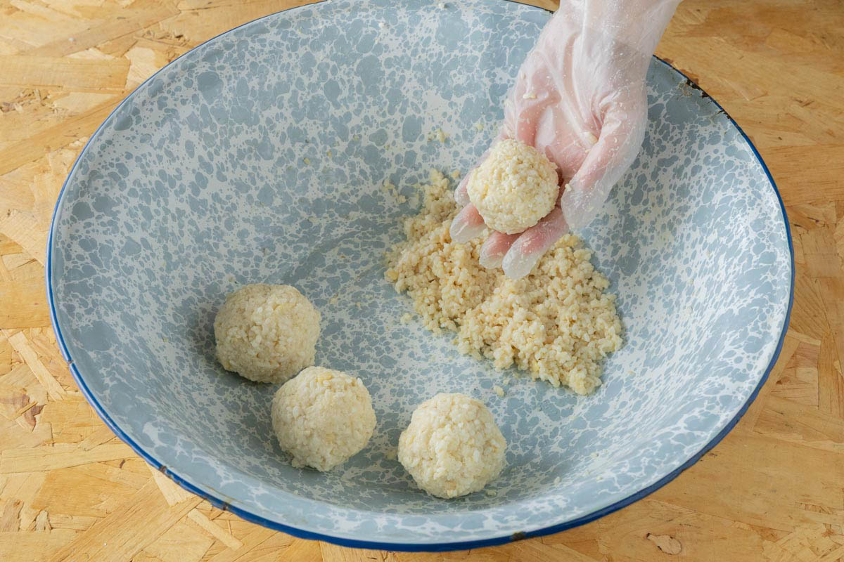 団子状にまとめる