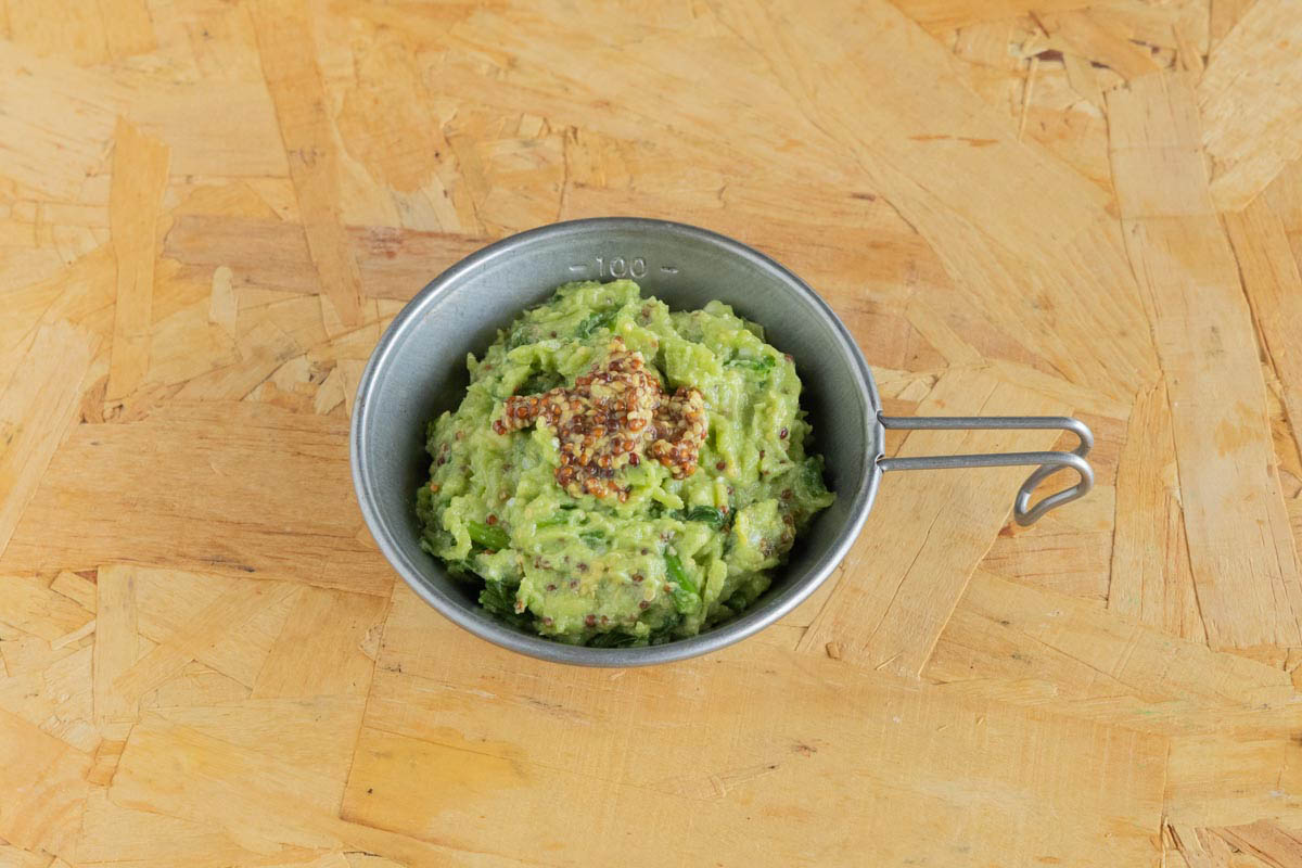 なばなの辛し和え風アボカドディップ