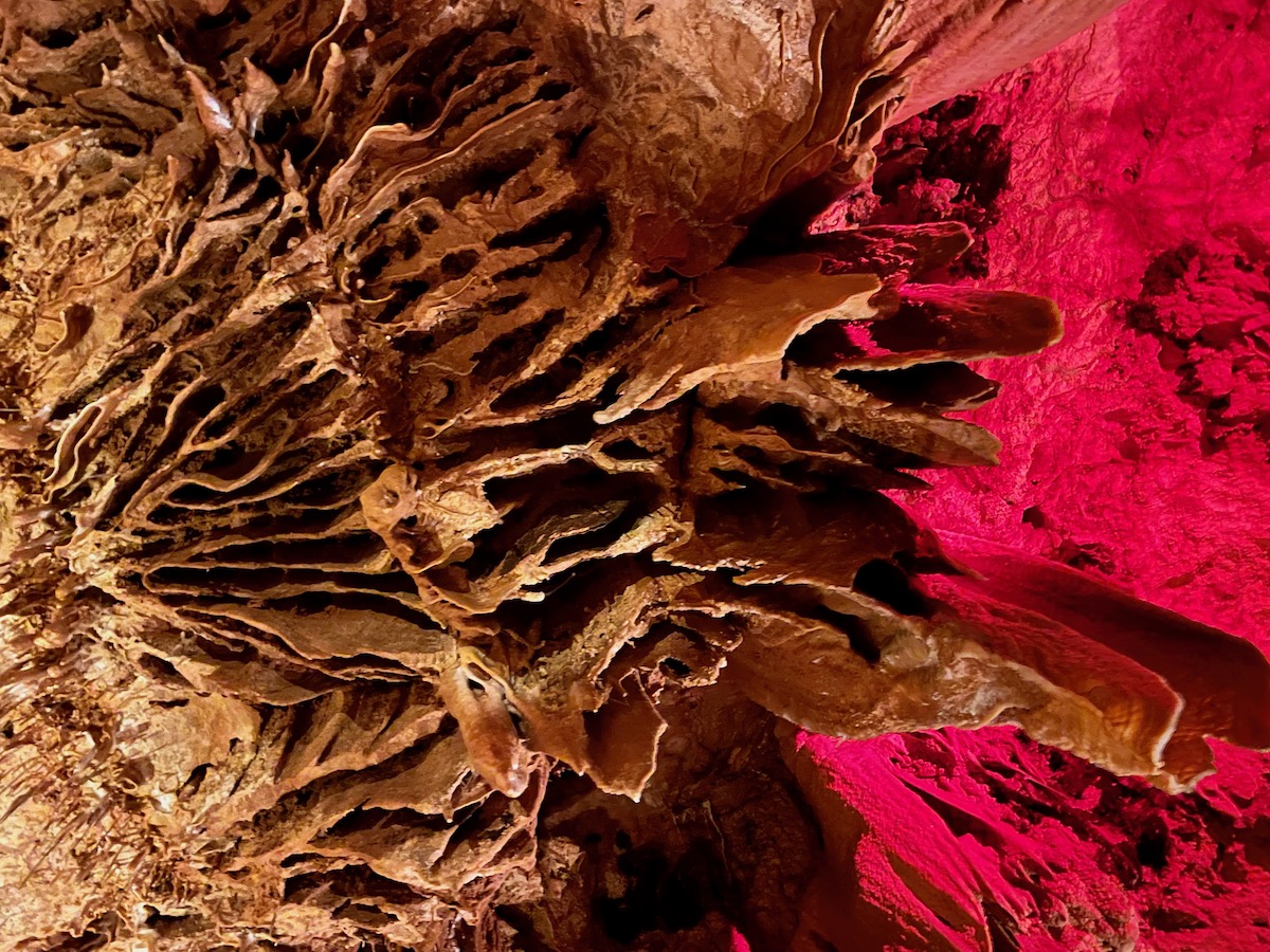 ポルトガル自然七不思議とは？そのひとつ「ミラ・デ・アイレス洞窟」に行ってきました