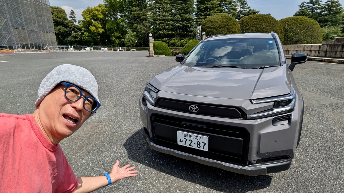 ピストン西沢が新型「RAV4」に乗ってきた！「Adventure」はオフロード感を漂わせながら、普段使いも便利なのだ