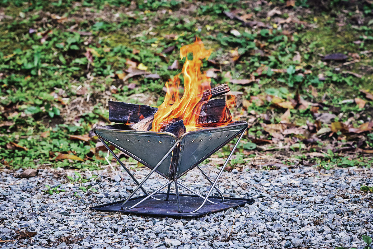 Snow Peak (スノーピーク) ／ 焚火台Mスターターセット