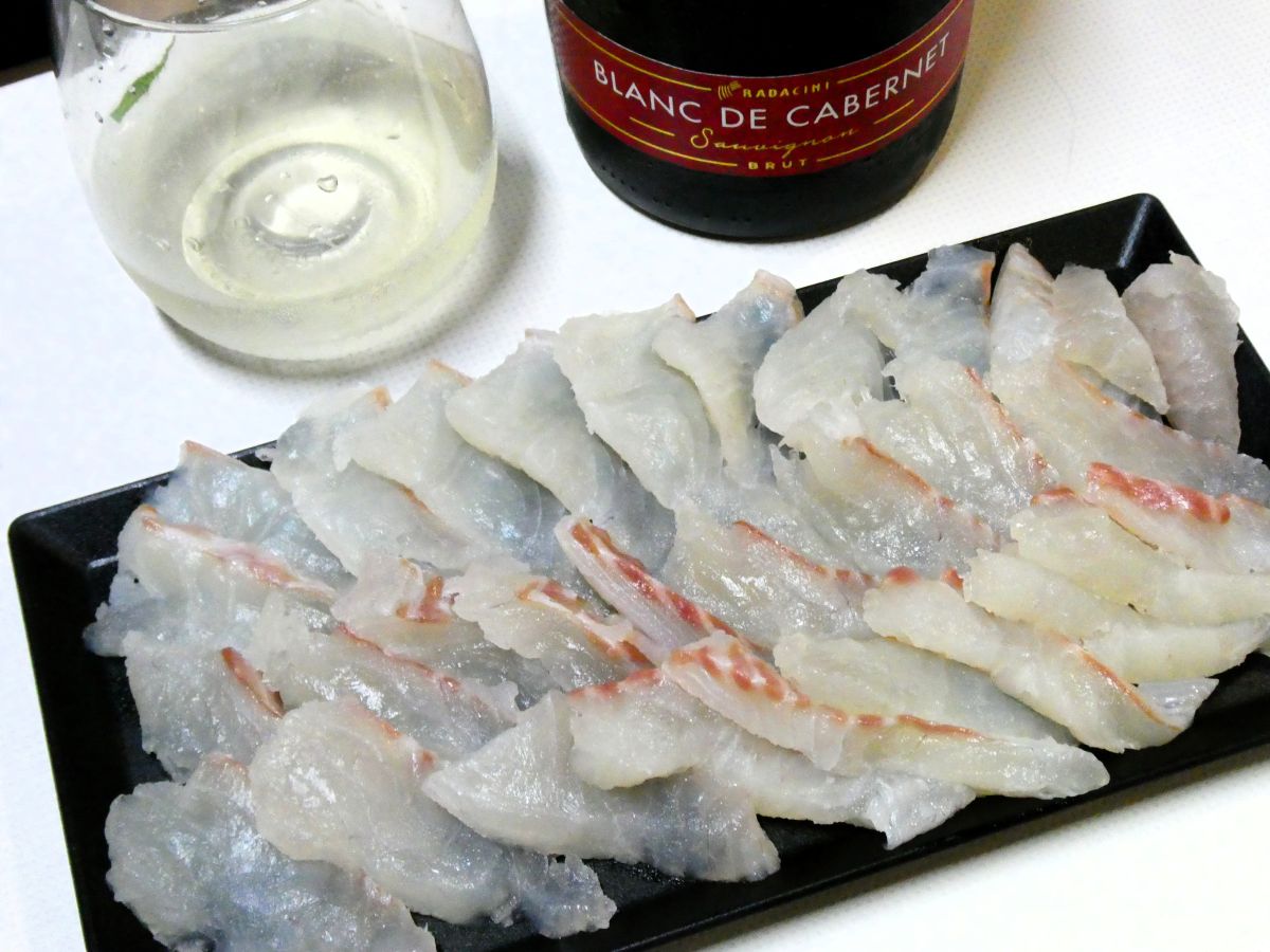 松山のスーパーで手に入れた鯛