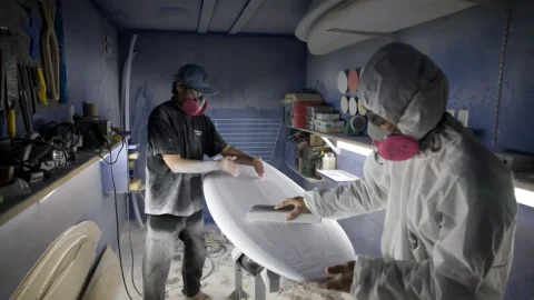 「サーフボードシェイパー」がボードを作り上げる貴重な現場に立ち会った