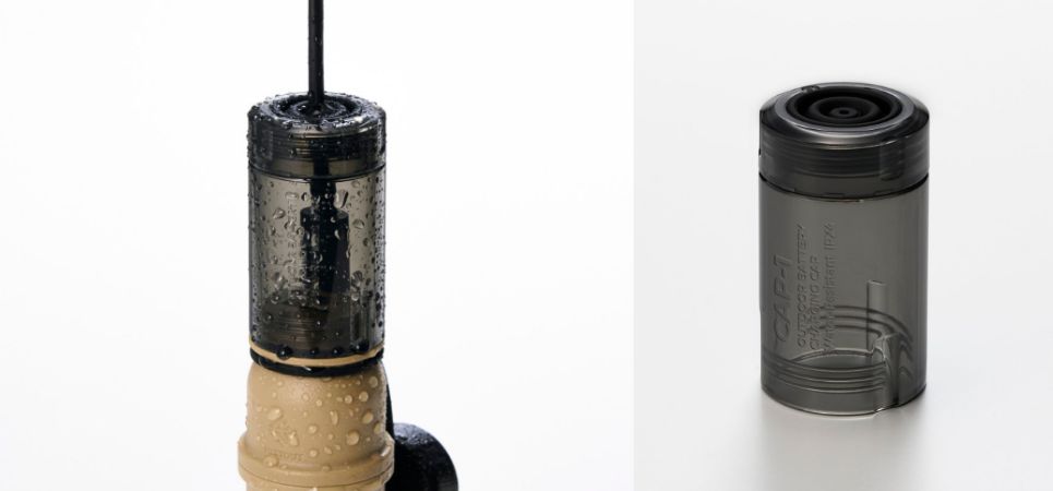 アウトドアバッテリー専用の充電防水キャップがあれば、タフな環境でも安心なのだ！