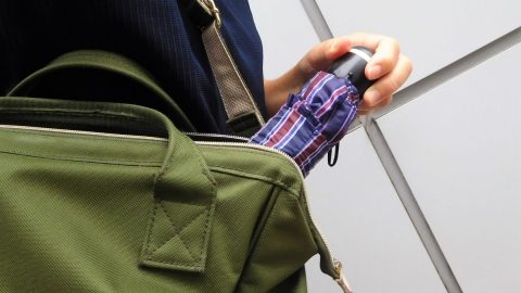 知って得するお役立ち情報！コンビニの折りたたみ傘はどれを買う！？