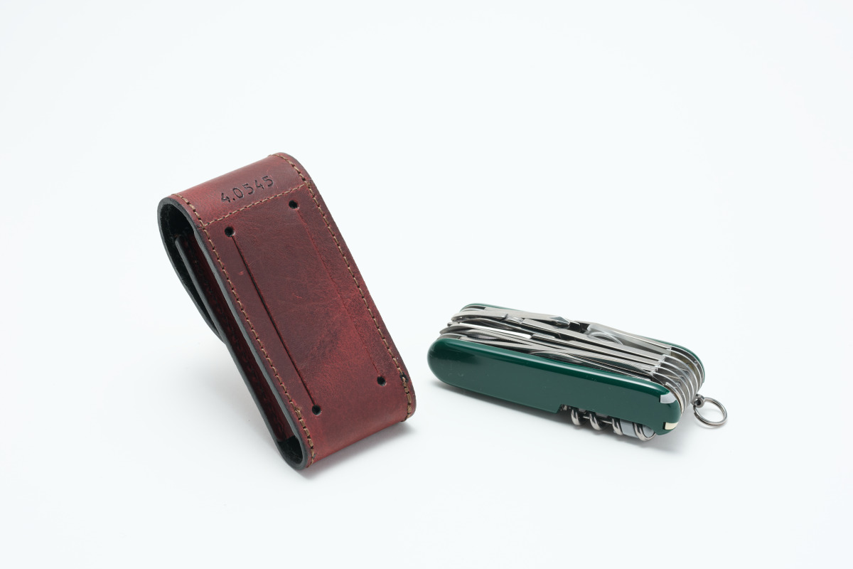 BE-PAL×Victorinox (ビーパル×ビクトリノックス) ／ 45周年記念 別注スイスチャンプ＆レザーケース