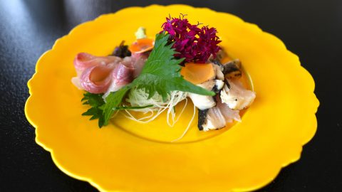 琵琶湖に注ぐ川の上流で養殖されたイワナは、源流の水が乗り移ったような美味しさだった！