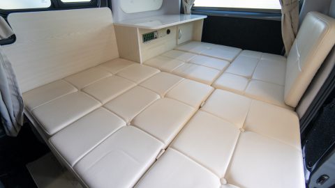 【最新キャンピングカー情報】ちょうどいいサイズのNV200バネットベースで手に入るのもあと少し！「スウィングJr.」がぐっすり眠れる理由を解説