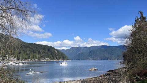 森の迷路を抜けて「巨岩展望台」へ！ バンクーバー郊外で、絶景ハイキングに行ってみた