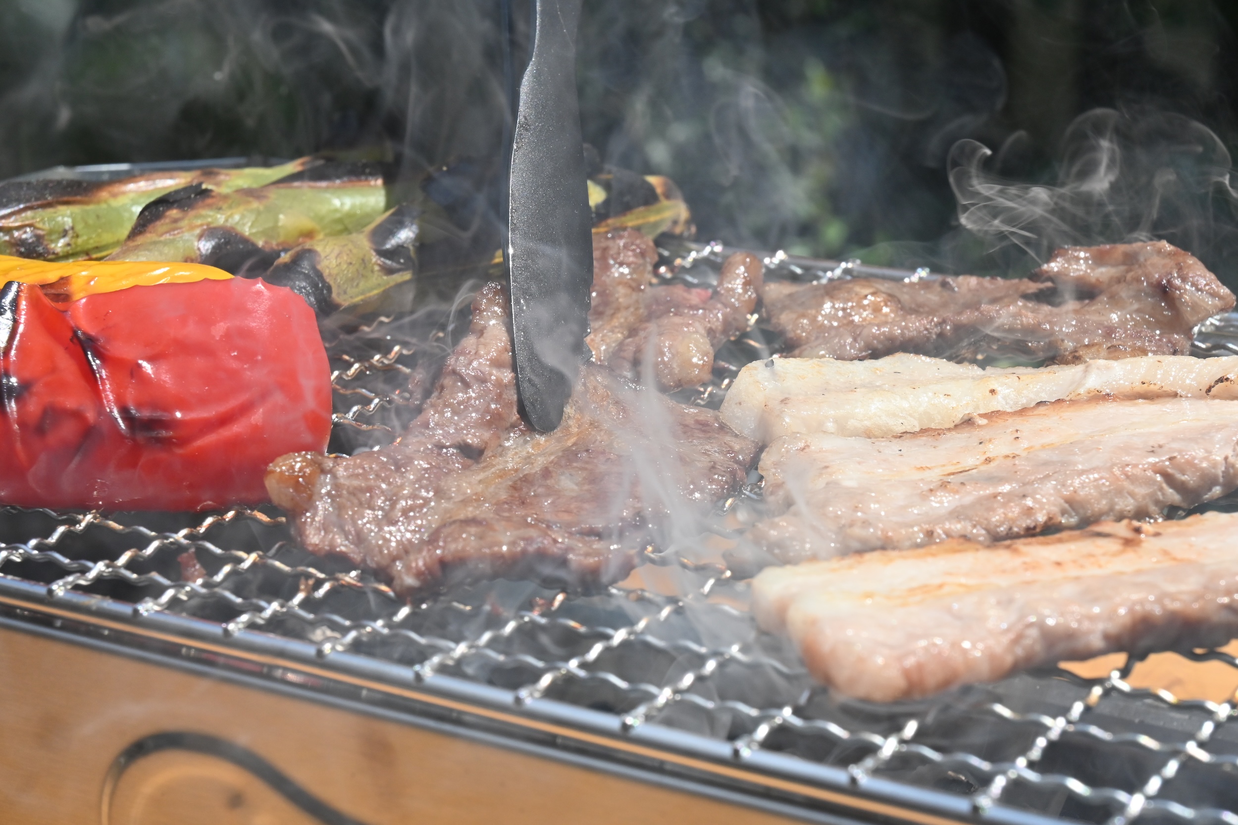面倒なBBQはもう卒業！CHUMSのテーブルトップバーベキューグリルで