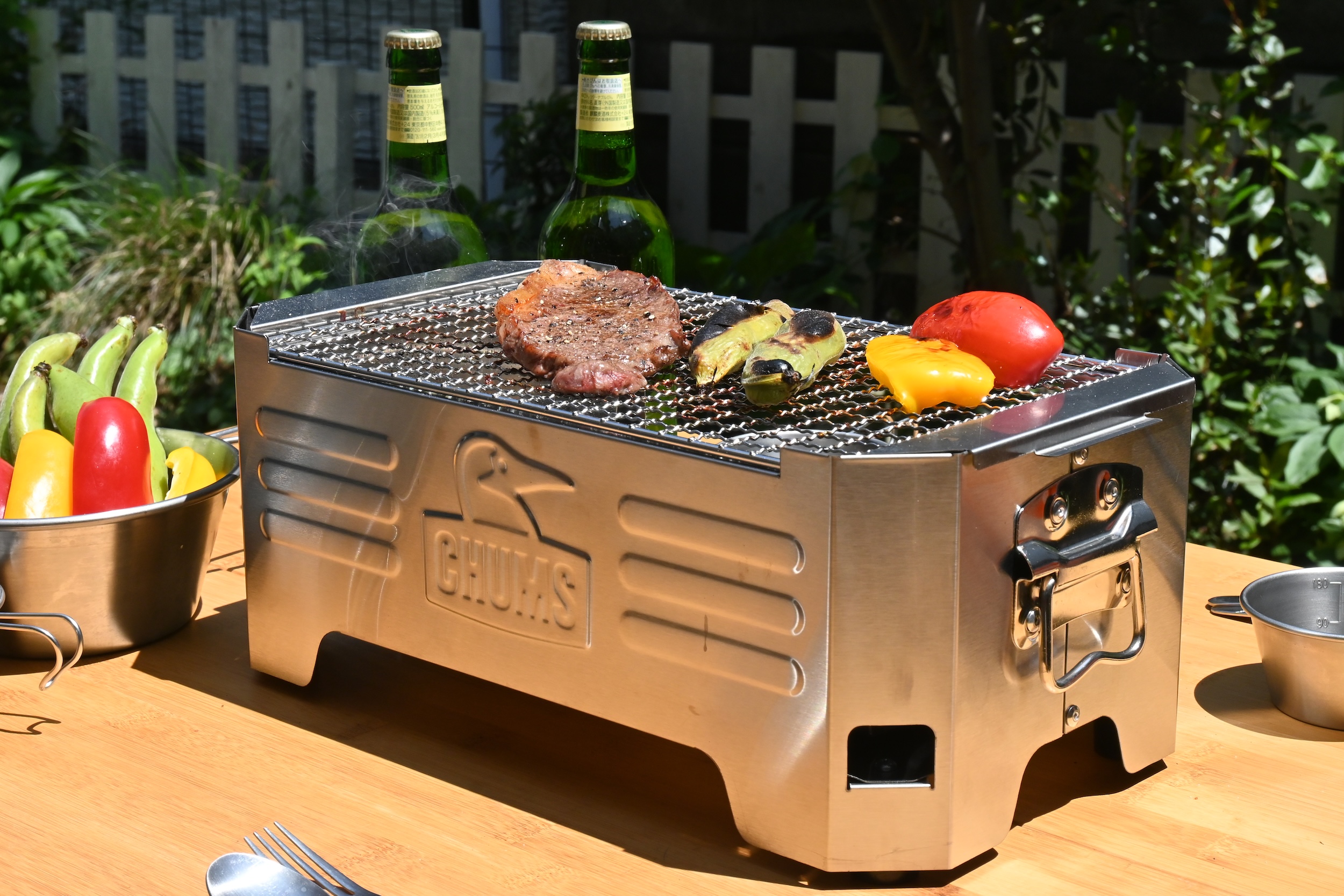 面倒なBBQはもう卒業！CHUMSのテーブルトップバーベキューグリルで「スモールBBQ」を楽しもう！