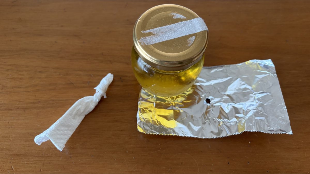 廃油、キッチンペーパー、アルミホイル