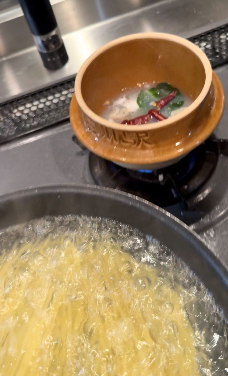 パスタは別鍋で茹でる