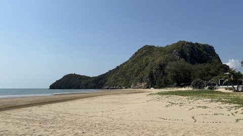 その名も「頭蓋骨山」！タイの秘境「カオカロック」を探検してみた