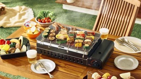 イワタニの「ワイドBBQグリル」は大人数でボリュームBBQを楽しめる！焼き面積も約２倍にUP