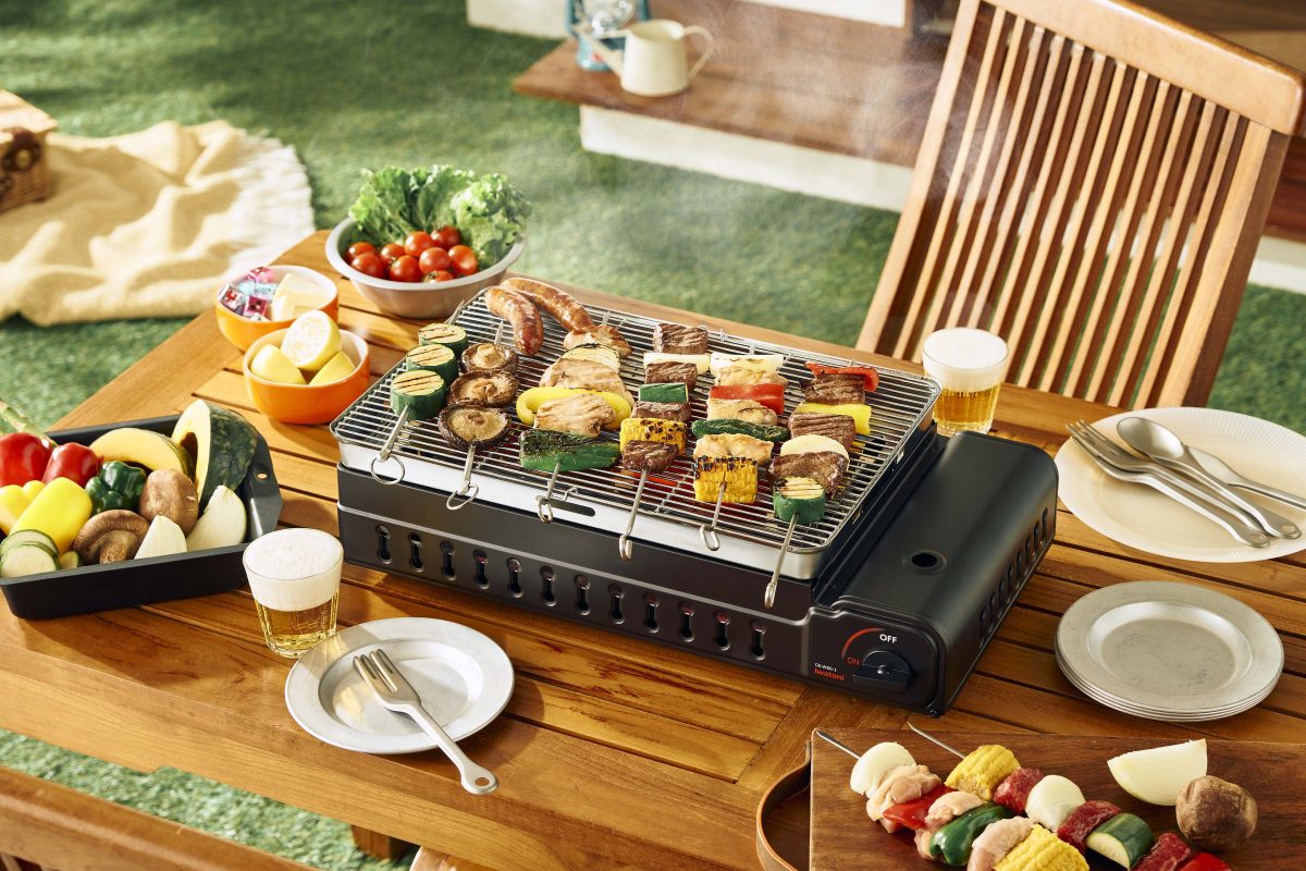 イワタニの「ワイドBBQグリル」は大人数でボリュームBBQを楽しめる！焼き面積も約２倍にUP
