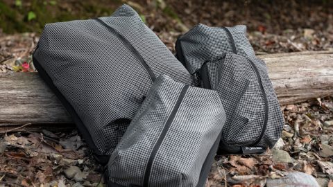 夏キャンプにも便利！ラーテルワークスの高耐久スタッフバッグなら水濡れ荷物の整理がカンタン！