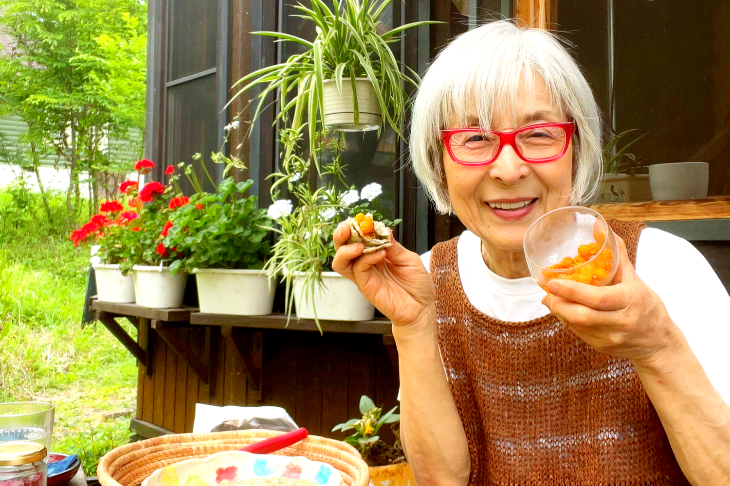 71歳YouTuber「ウリウリばあちゃん」の田舎暮らし。5月～6月の森は、お日様色の味がする