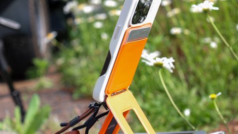MOFT の「8-in-1多機能スタンド」がアウトドアで大活躍！ボロボロになるまで使い倒して2代目に突入っ～