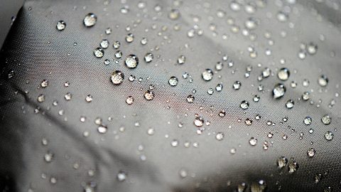 スニーカー用防水スプレーおすすめ9選！選び方や正しい使い方も解説