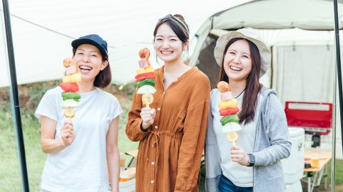 バーベキューの服装完全ガイド！女子向けの季節別アイテムを紹介