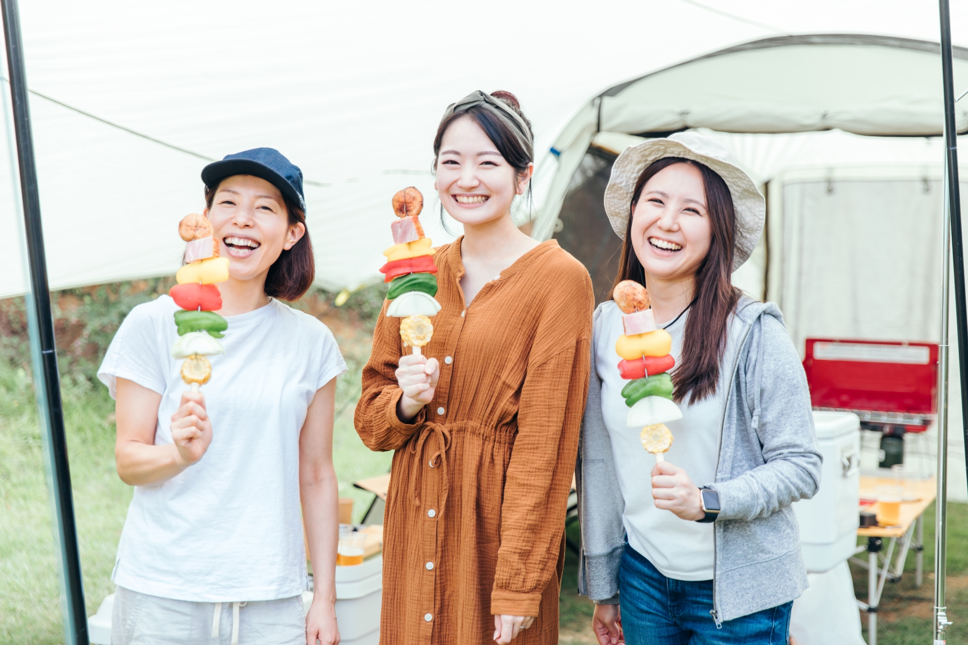 バーベキューの服装完全ガイド！女子向けの季節別アイテムを紹介