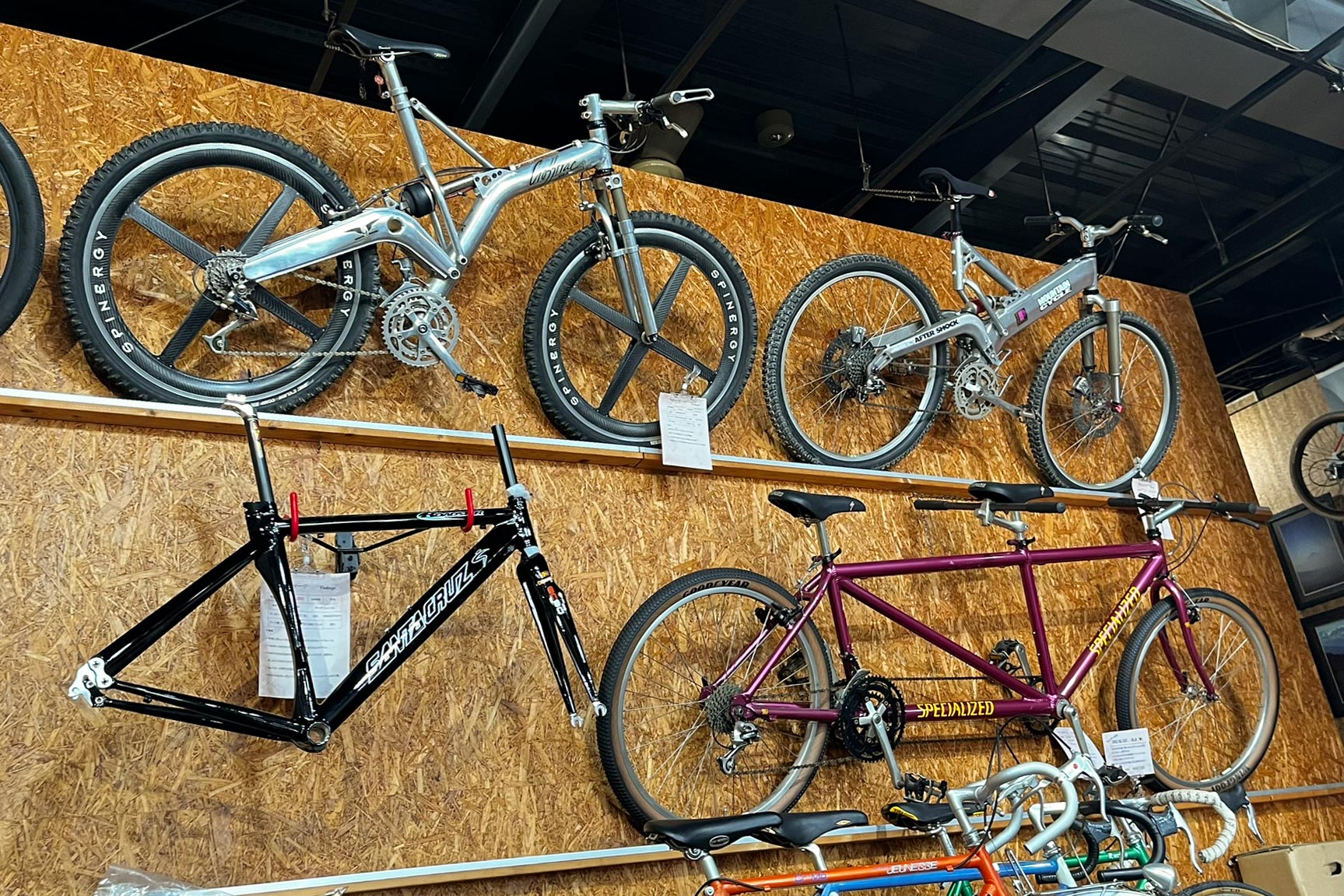 ヴィンテージ・マウンテンバイクがモリコロパークに大集合！古き良き時代を一緒に振り返ろう