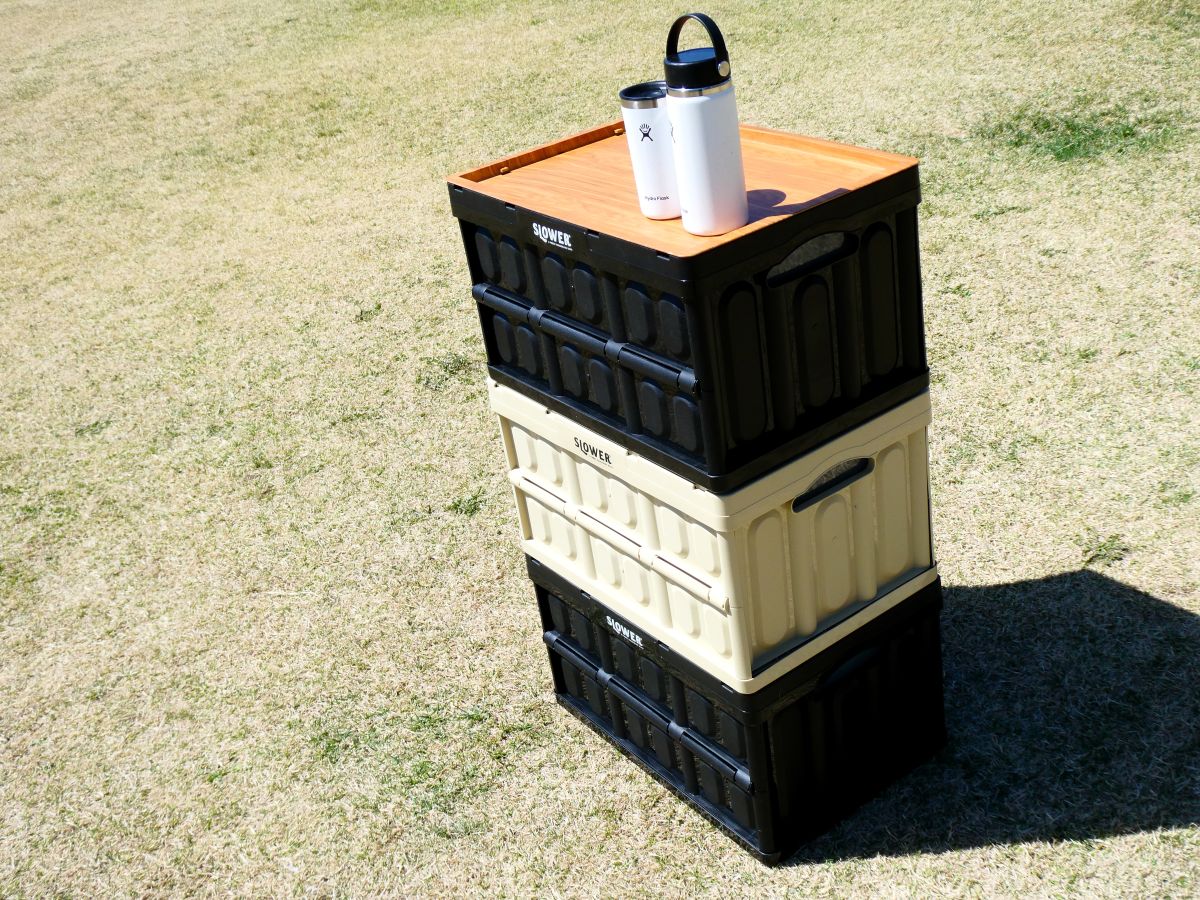 コンテナを重ねてテーブル代わりに