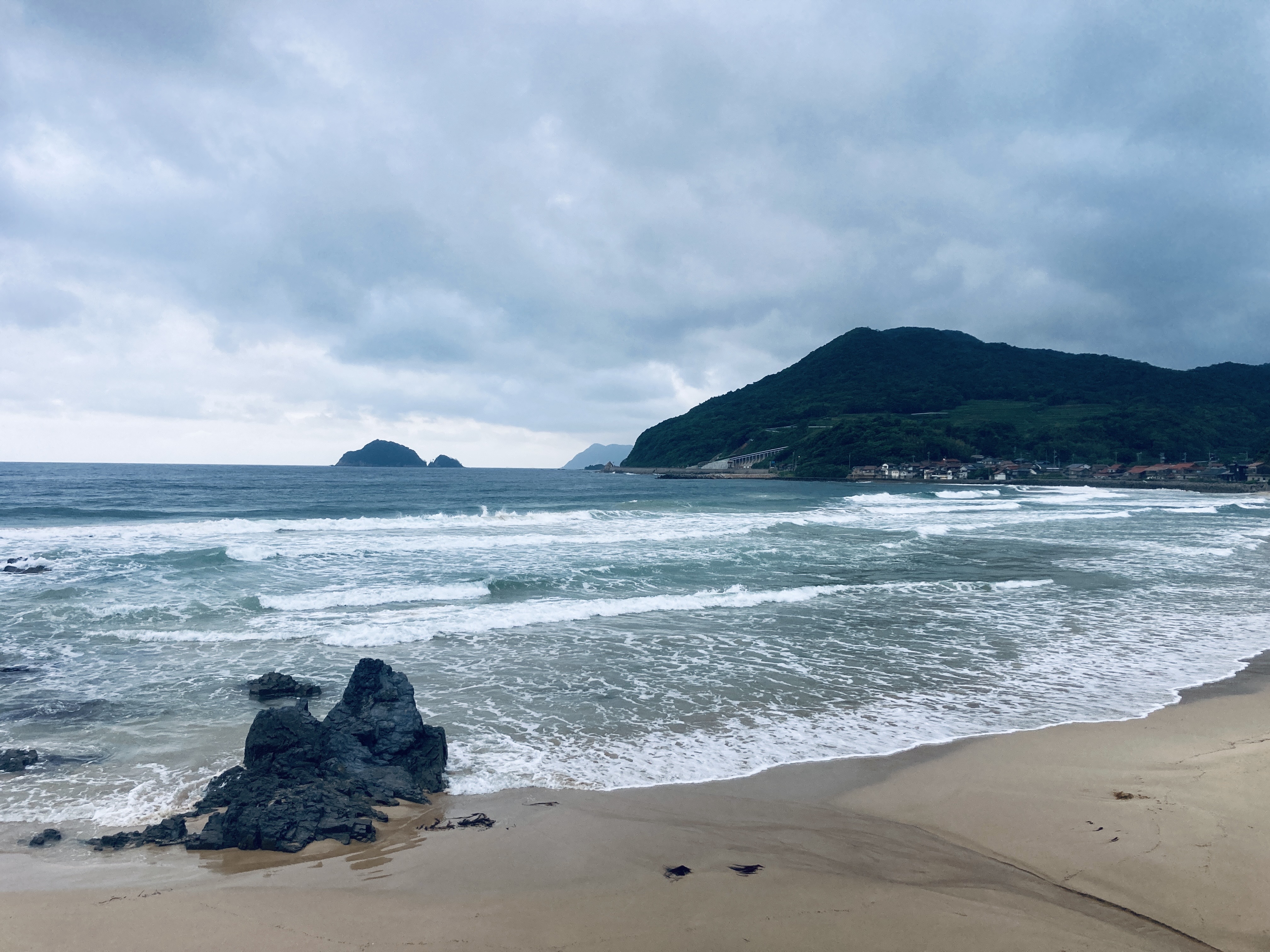 梅雨入り前の肌寒さで「波の気配」を感じて。山口＆島根の日本海でサーフトリップ！