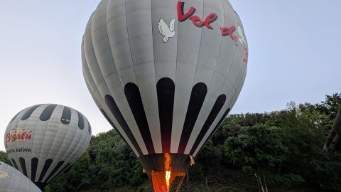 人生初の熱気球！ピレネー山を見下ろす絶景、そこで見つけた意外な「落とし穴」とは…？