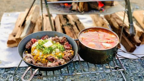 効率の悪さが最高のスパイス！現代人の脳を心地よく呼び覚ますキャンプ飯の魅力