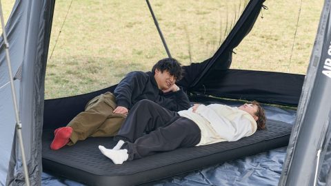 極厚10cmで寝心地抜群の「WAQ」インフレーターマットがアップデート！電動ポンプで空気入れ・抜きをさくっとサポート