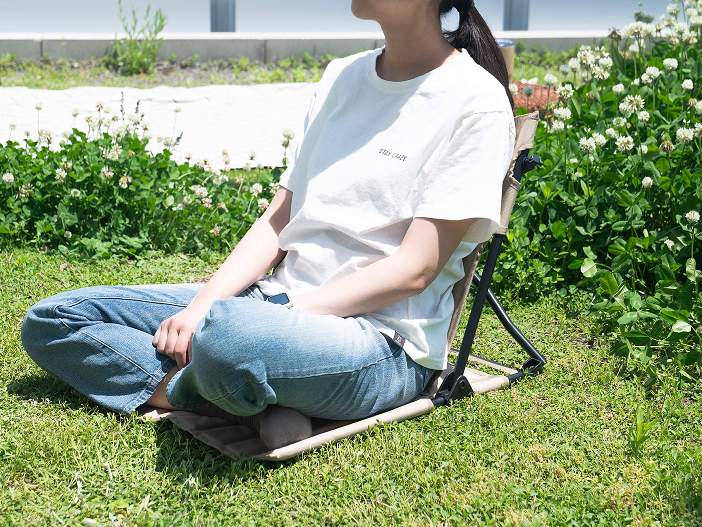 あぐらも組めて約1.2kg！DODの座椅子「スーパージベータチェア」は