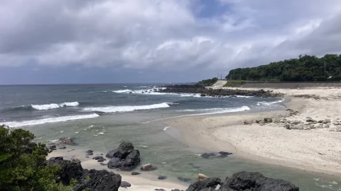 サーフ in 屋久島！知る人ぞ知るサーフポイントで世界自然遺産の波に乗る