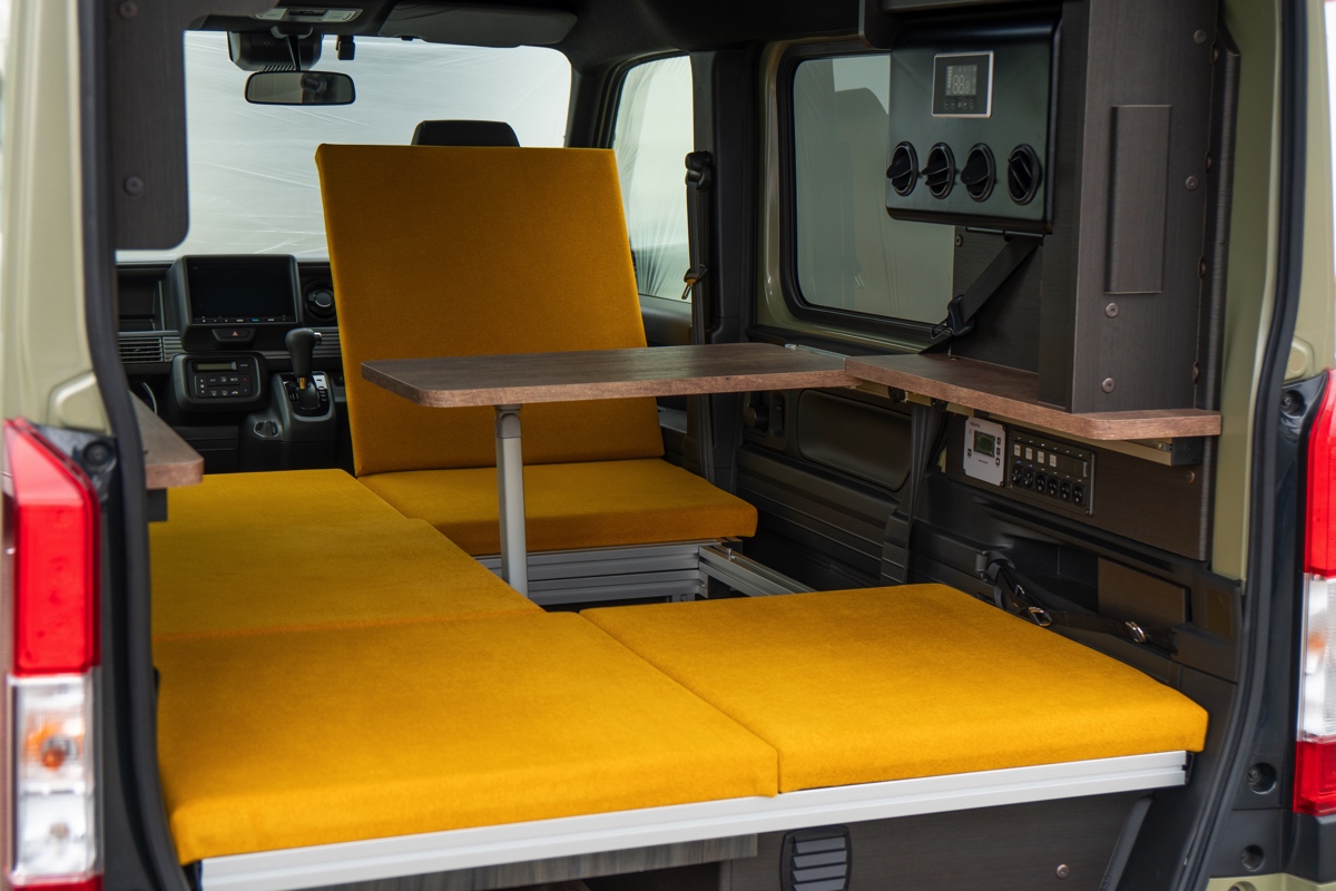 向かい合って休憩できる軽キャンパーってスゴイんです！「N-VAN MV」をレビュー