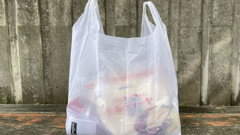 紙のように薄いのに丈夫。モンベルの「フラットバッグ」がエコバックとして優秀すぎた